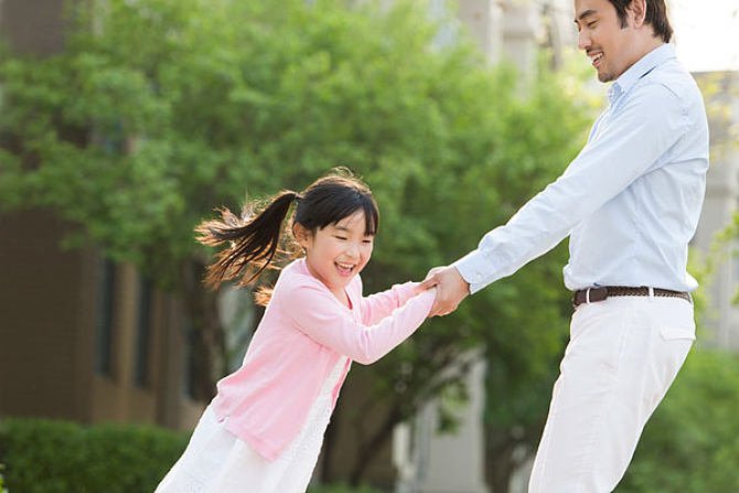 3月龄宝宝打针,山东爸爸心疼哭成泪人,看到这一幕你是何感受?