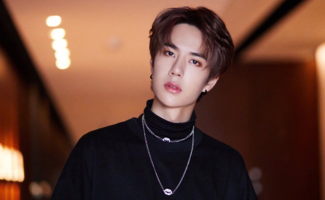 王一博感谢罗西让自己爱上摩托,他的技术如何?