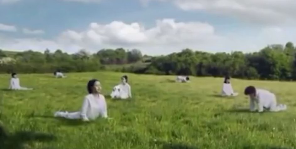 韩国牛奶广告将女性描绘成奶牛惹众怒,这则广告有何不妥之处?