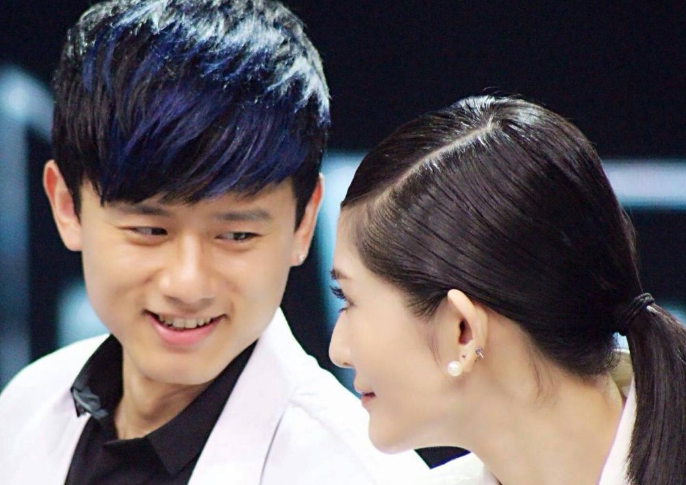 张杰和谢娜是怎么在一起的？主持人何炅是谢娜张杰的牵线月老吗？