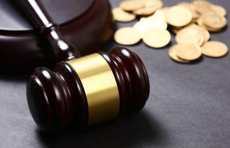 17岁女孩深夜坠亡,男友被刑拘,女孩的死是否和男友有直接的关系?