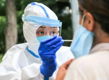 引发扬州疫情的“毛老太案”被批捕,此案件起到了怎样的警示作用?