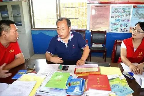 山东济宁通报“洒水车驱赶商贩”一事,你如何看待这位村支书的行为?