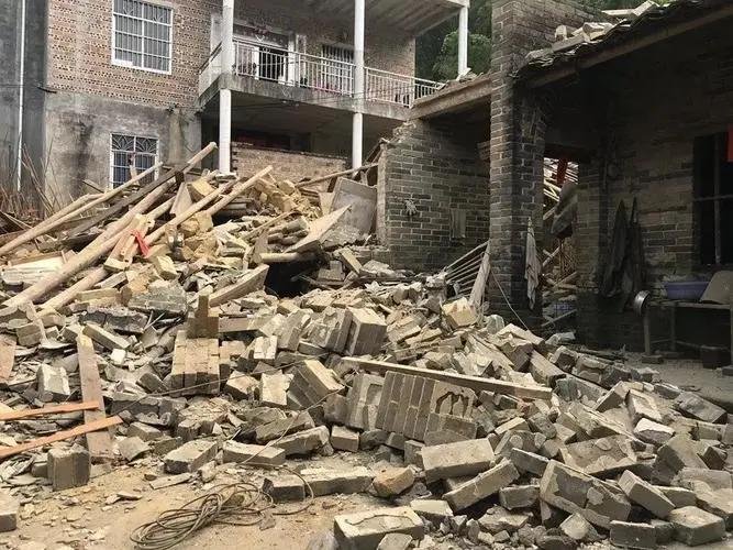 广东江门一房屋轰然倒塌,现场是否有人员伤亡?