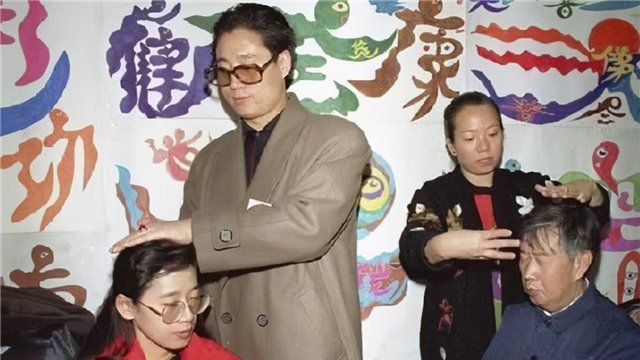 80年代“气功大师”严新，号称能用气功拦截原子弹，后来怎么样？