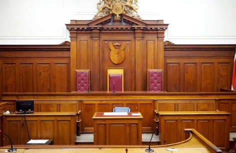 17岁女孩深夜坠亡,男友被刑拘,女孩的死是否和男友有直接的关系?