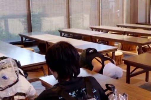 虞书欣安崎向岳云鹏跪地认错，发生了什么？