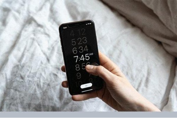 设多个闹钟反复惊醒可致慢性疲劳,这是为什么呢?