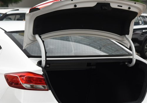 十万左右后座椅可以放倒的三厢车有哪些?