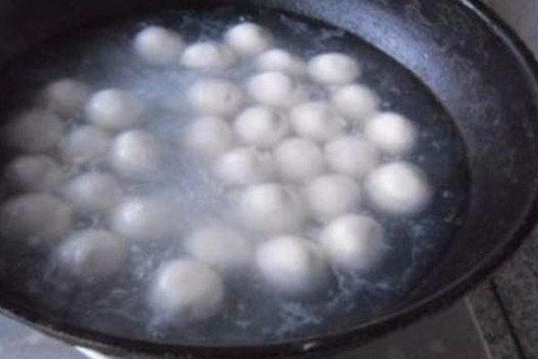 煮汤圆用热水还是冷水？