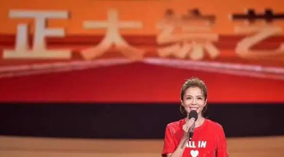 《正大综艺》历届主持人是谁？