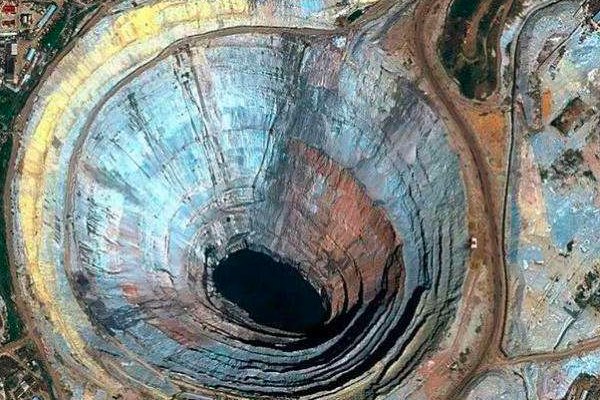 科拉超深钻孔具体的作用是什么？它可以挖到什么？