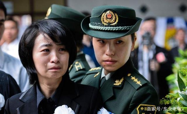 烈士遗孀庞洪雨,31岁从女教师蜕变为少校,你有什么看法呢?
