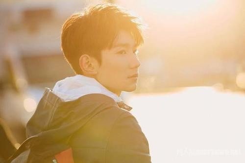 王源波士顿发ins，粉丝纷纷留言关心王源，王源什么时候能回中国？