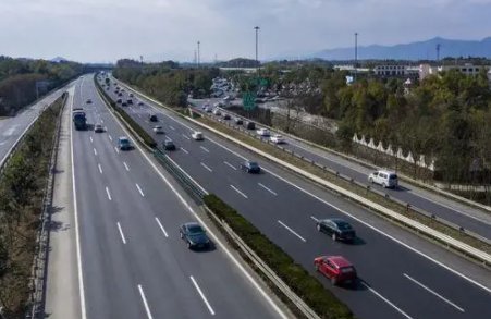 元旦小车免过路费吗?