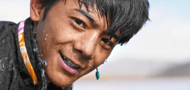 丁真吸烟视频曝光后，工作室首度致歉，是因为扛不住舆论压力了吗？