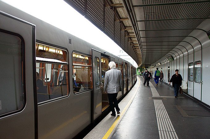 广州地铁21号线神州路站大量进水停运，地铁站为何会进水呢？