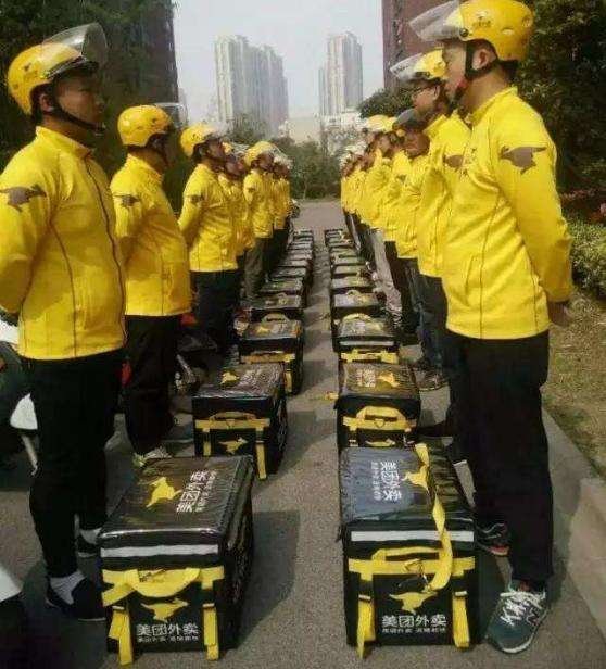 消费者反映，外卖2个馒头收2次打包费被吐槽，平台与商家究竟是谁在侵权？