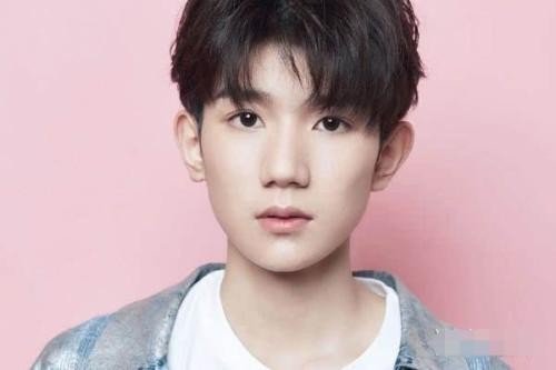 王源波士顿发ins，粉丝纷纷留言关心王源，王源什么时候能回中国？