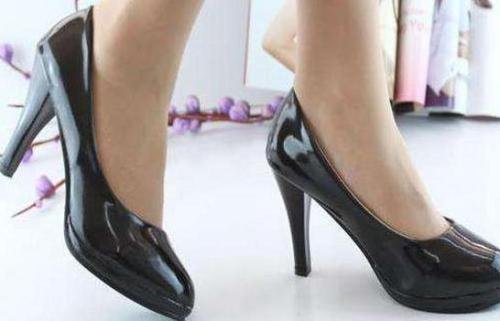 单鞋打脚怎么办 单鞋磨脚后跟怎么办