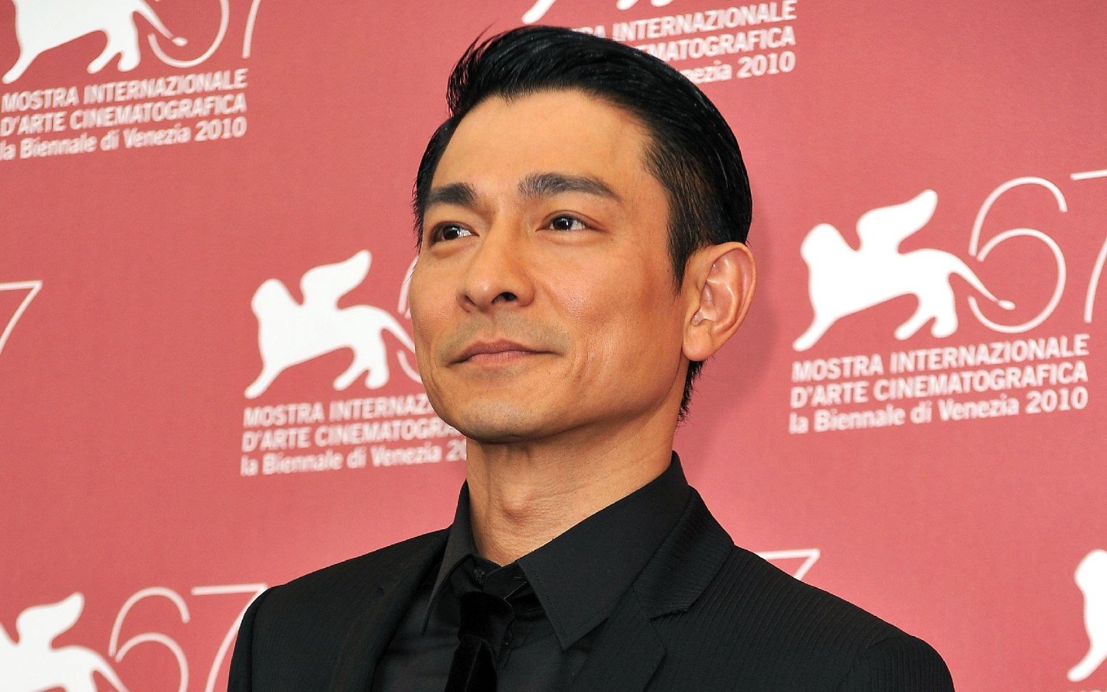 朱丽倩年轻时的颜值如何？