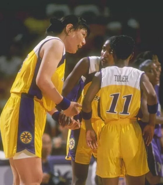 女篮名宿郑海霞丈夫是谁？