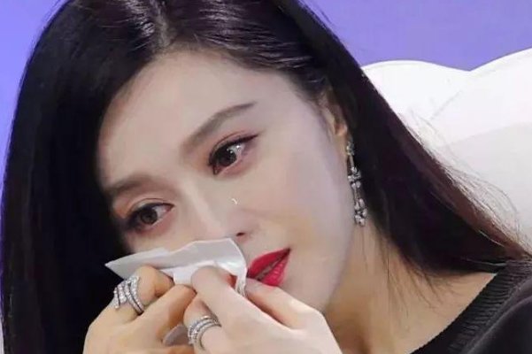 范冰冰李晨分手后首次曝光聚餐，他们两个是准备复合了吗？