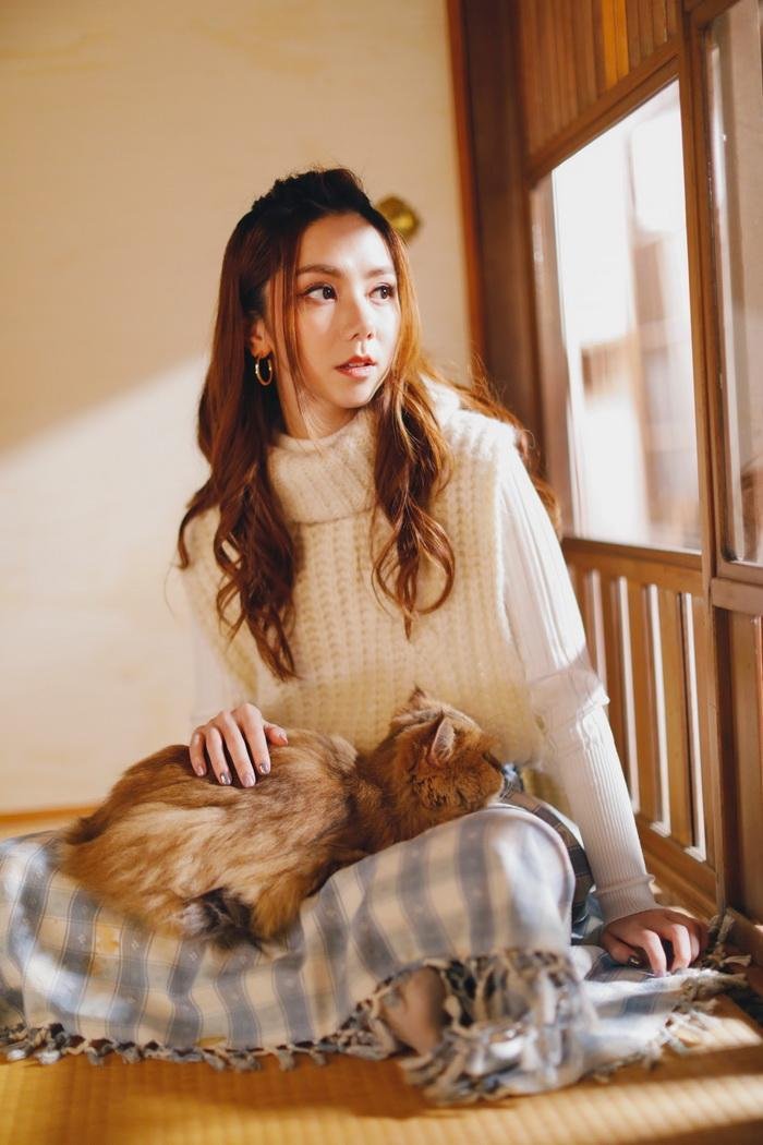 邓紫棋收男友百万豪礼感动到哭，你觉得他们两个人配吗？