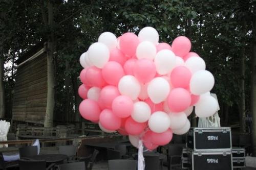 放飞一个充满氢气的气球，它可以飞向外太空吗？