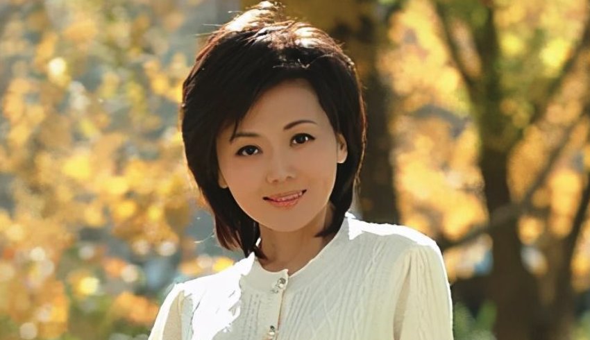 她是央视著名主持人，却因身体缺陷无人敢娶，让人不禁感到可惜！她是谁呢？