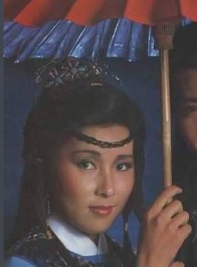 笑傲江湖中任盈盈是谁演的？