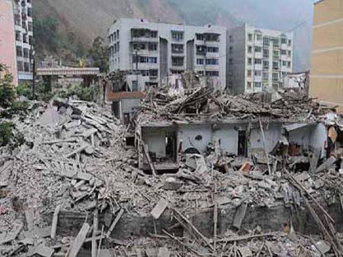 漾濞震中村民讲述刚逃出房子就塌了，发生地震该如何紧急避难？