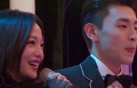 关晓彤被比伯翻牌。帮偶像宣传新歌，明星也追星？