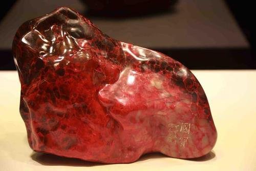 旬阳鸡血石的产地是哪里？鸡血石是鸡的血侵染出来的吗？