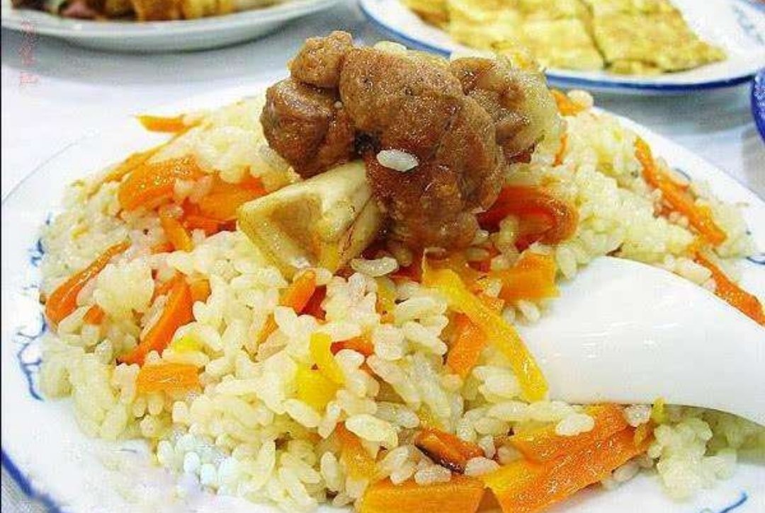 手抓饭是新疆的特色菜吗？