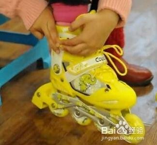 怎样正确穿旱冰鞋？