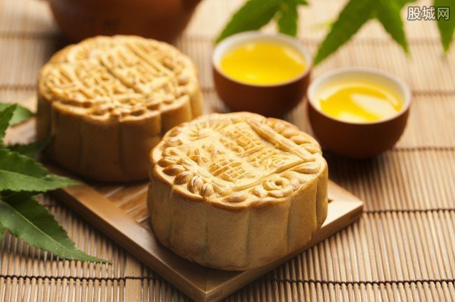 对于月饼品牌撞名新冠供不应求的现象，你怎么看？