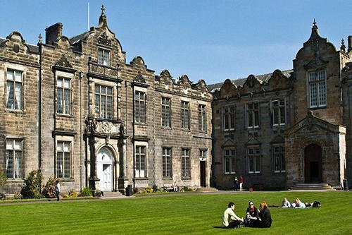 牛津大学拟禁止教师与学生谈恋爱，你怎么看？