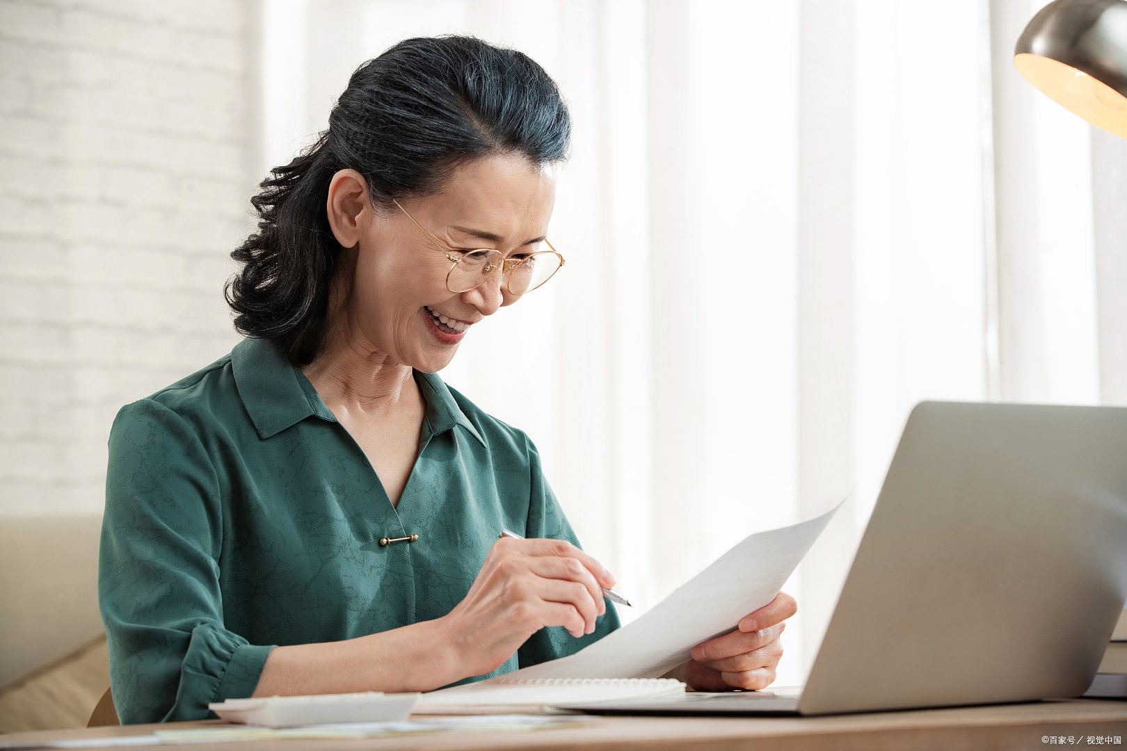 使用健身球是一个好方法来帮助中老年人健身，中老年健身球有哪些？