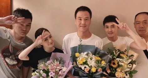 阿娇拆绷带后首露面，拿手遮住伤口，会不会留下疤？