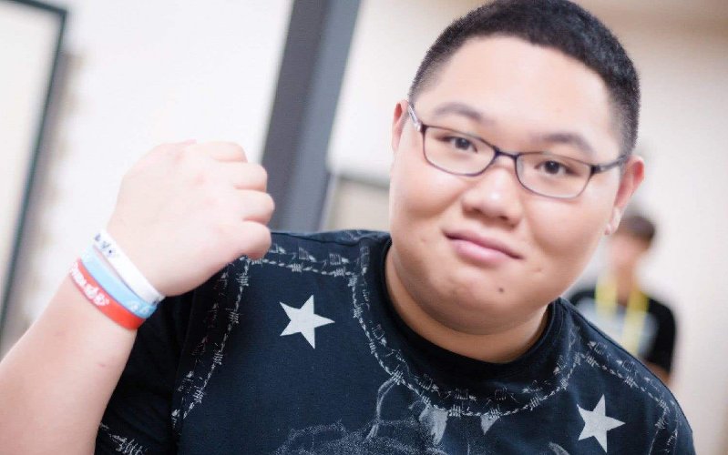 网友按耐不住了！PDD直播打电话给卢本伟为何会引起如此大的“风波”？