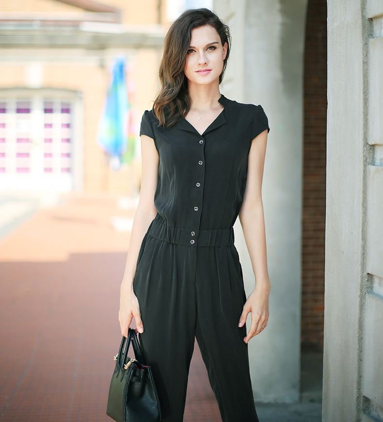 女生穿连衣裤是怎么上厕所的