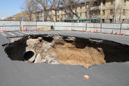 广州地陷第7天！3人仍被困！被困者生还的几率有多大？