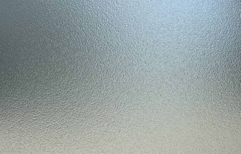 窗户玻璃上贴了磨砂玻璃纸，请问有什么方法去除？