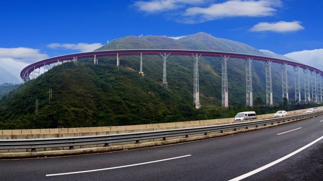 四川干海子特大桥，这座大桥为什么修建成螺旋桥？