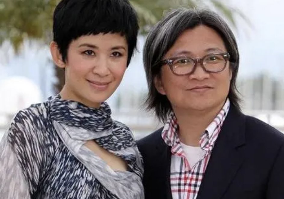 吴君祥为姐姐吴君如庆生，如今他们都过的怎么样？