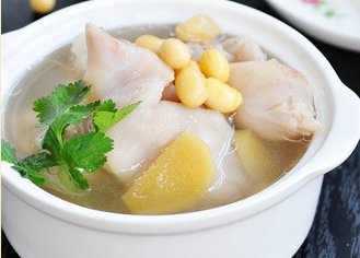 猪蹄黄豆汤的做法