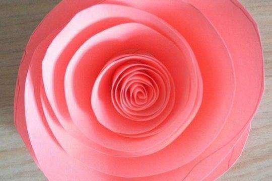 4步简易折纸花玫瑰花步骤是什么？
