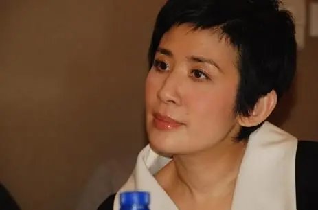 吴君祥为姐姐吴君如庆生，如今他们都过的怎么样？