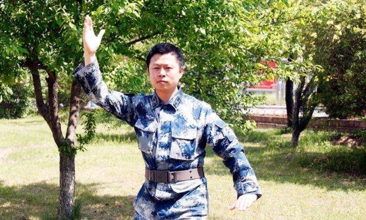 白鹤亮翅的动作和要点